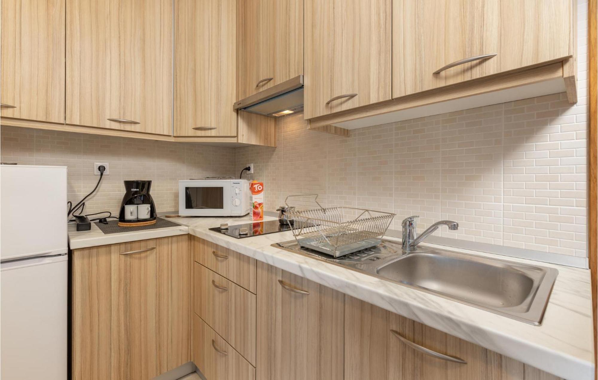 Cozy Apartment In Crikvenica With Kitchen Zewnętrze zdjęcie