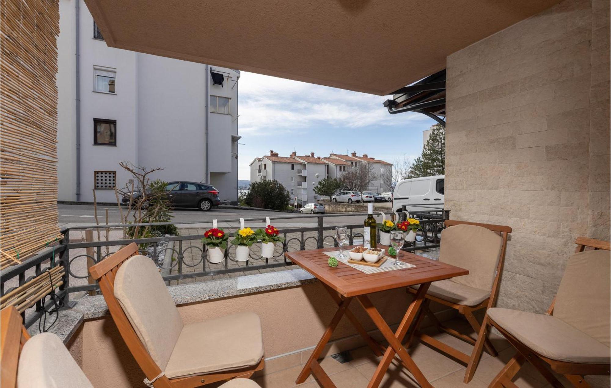 Cozy Apartment In Crikvenica With Kitchen Zewnętrze zdjęcie