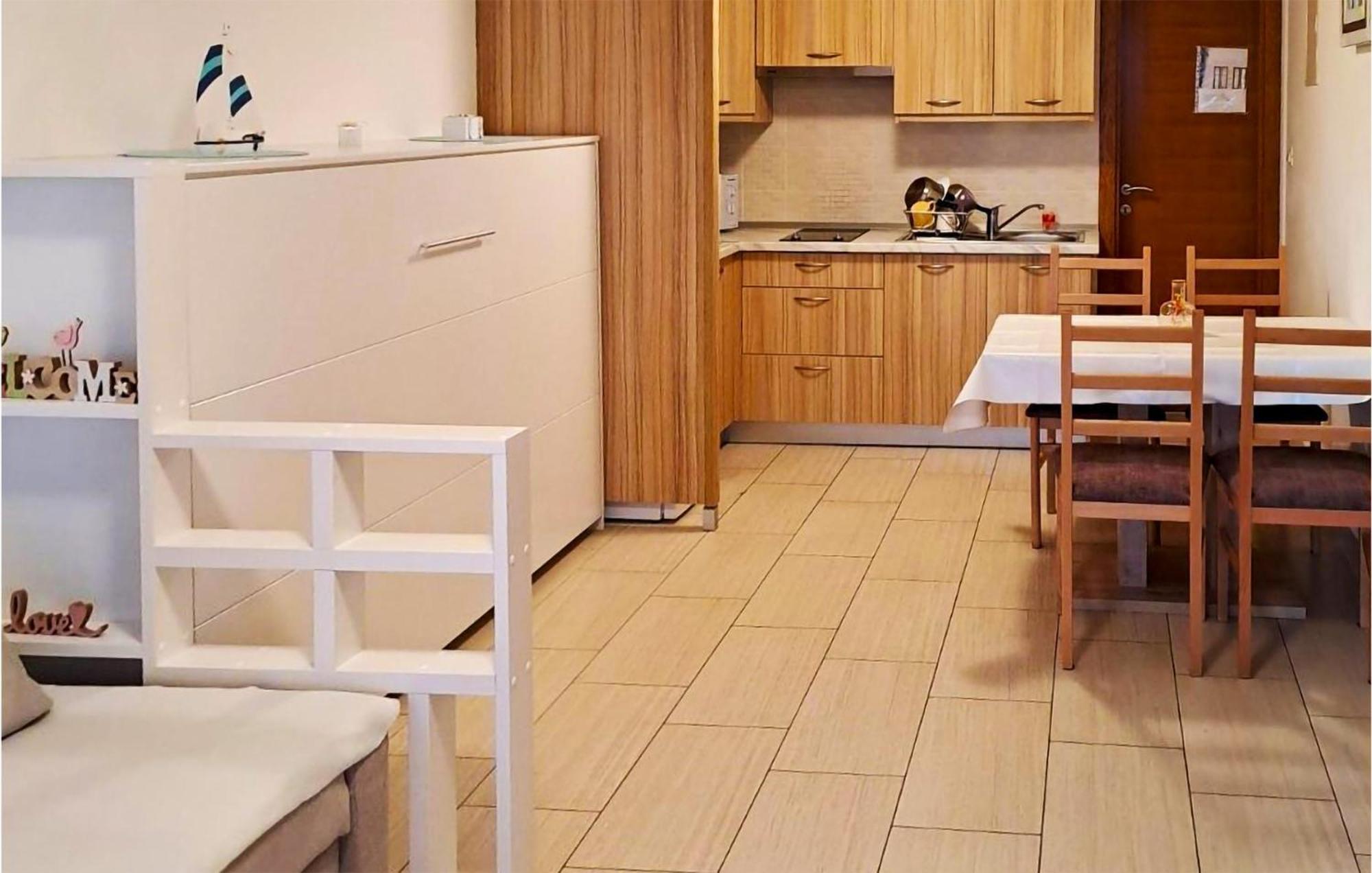Cozy Apartment In Crikvenica With Kitchen Zewnętrze zdjęcie
