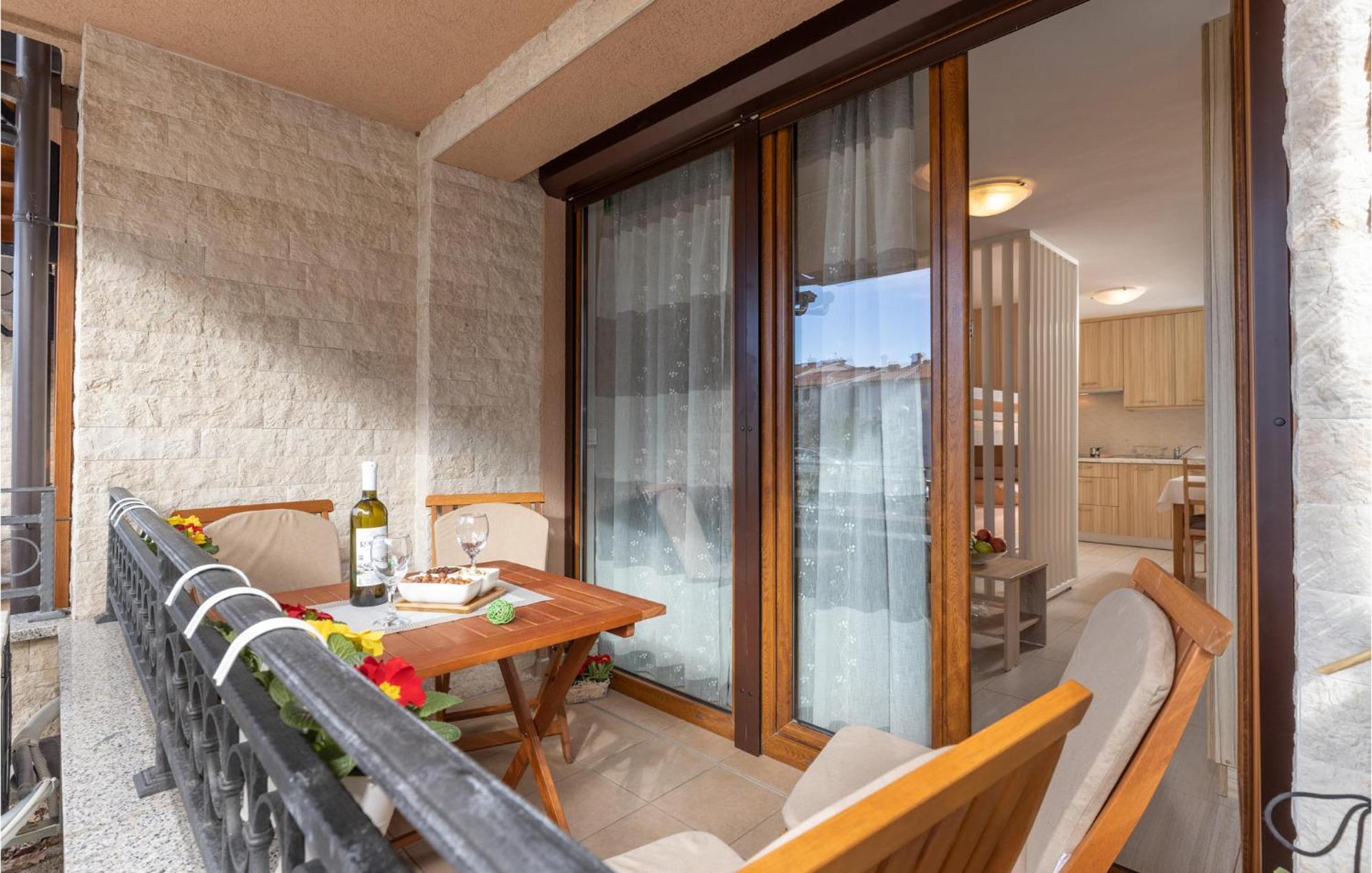 Cozy Apartment In Crikvenica With Kitchen Zewnętrze zdjęcie